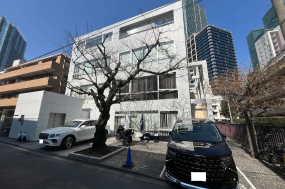 六本木の本社ビルの外観