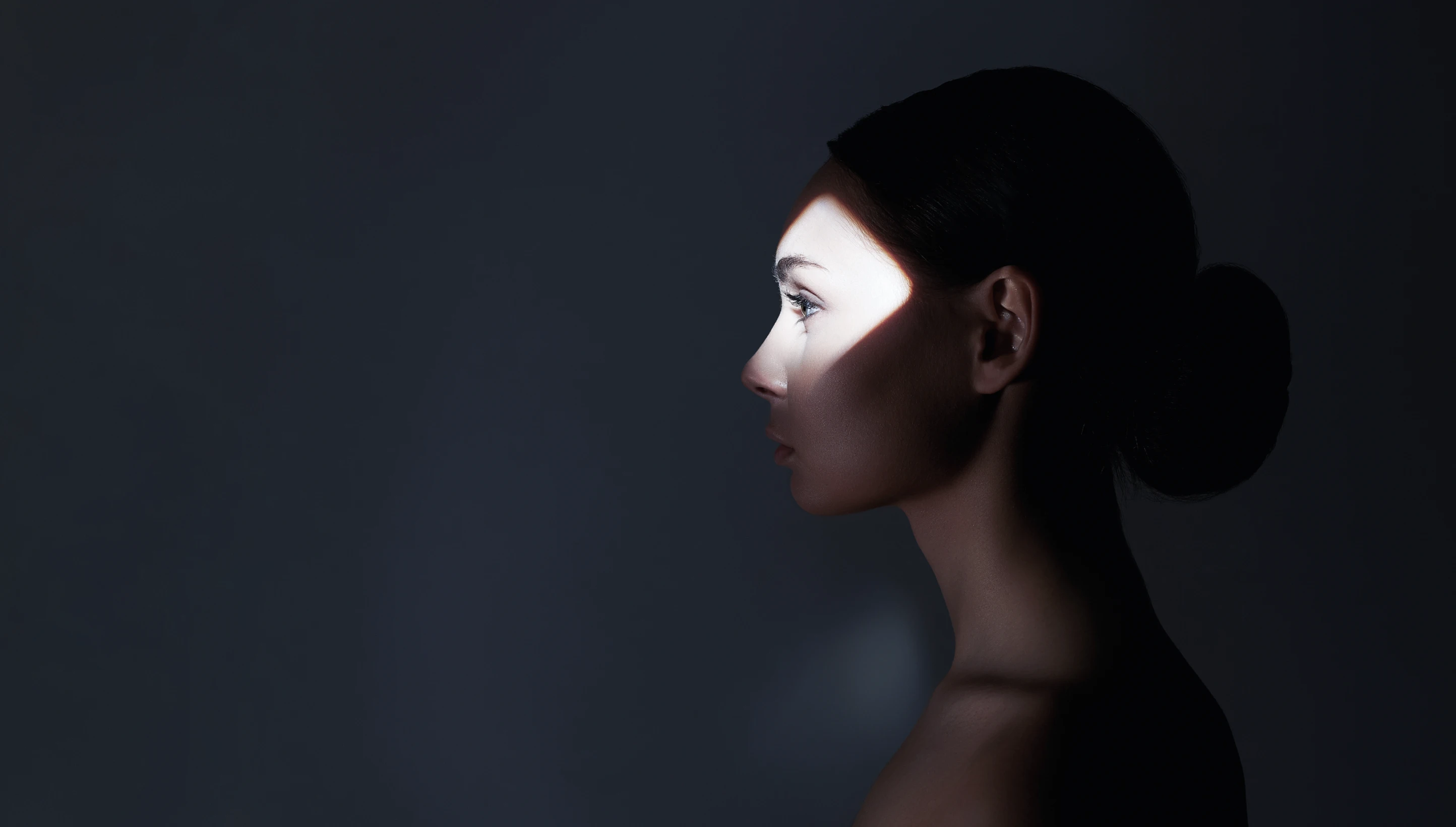 人が持つ美の可能性を追求し、世界最高品質のスキンケアを世界中のあらゆる人々へ届ける企業理念を表現した背景画像