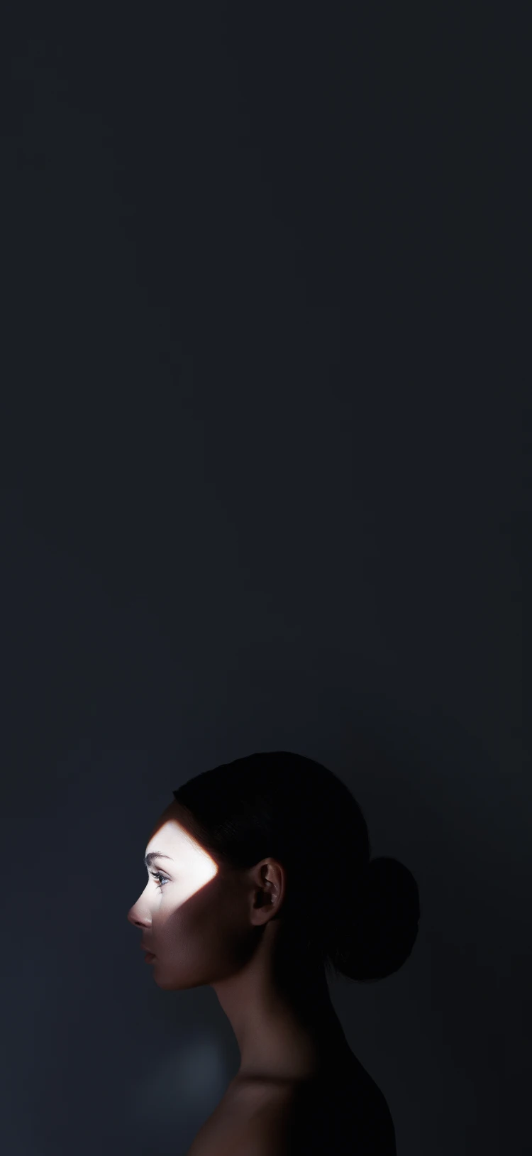 人が持つ美の可能性を追求し、世界最高品質のスキンケアを世界中のあらゆる人々へ届ける企業理念を表現した背景画像