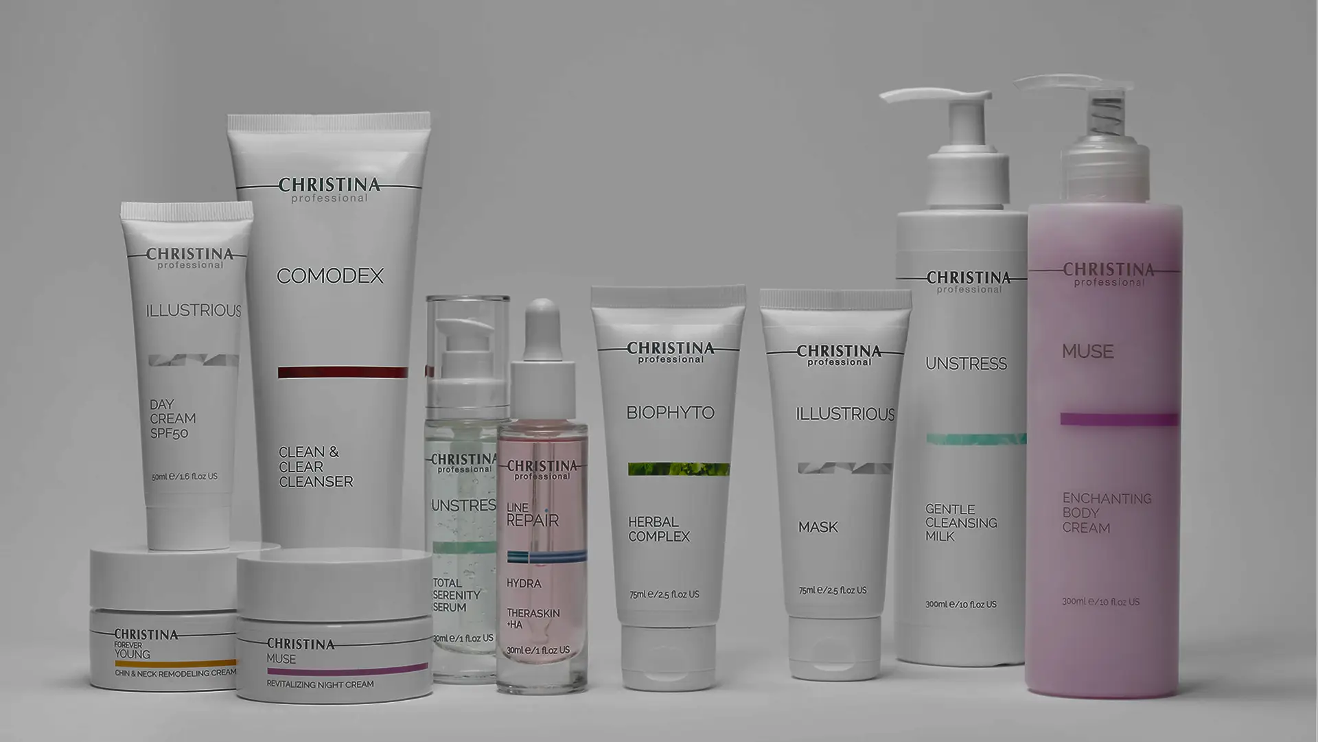 CHRISTINAプロフェッショナルのBIOPHYTOシリーズのスキンケア製品が白い布の上に並べられている写真